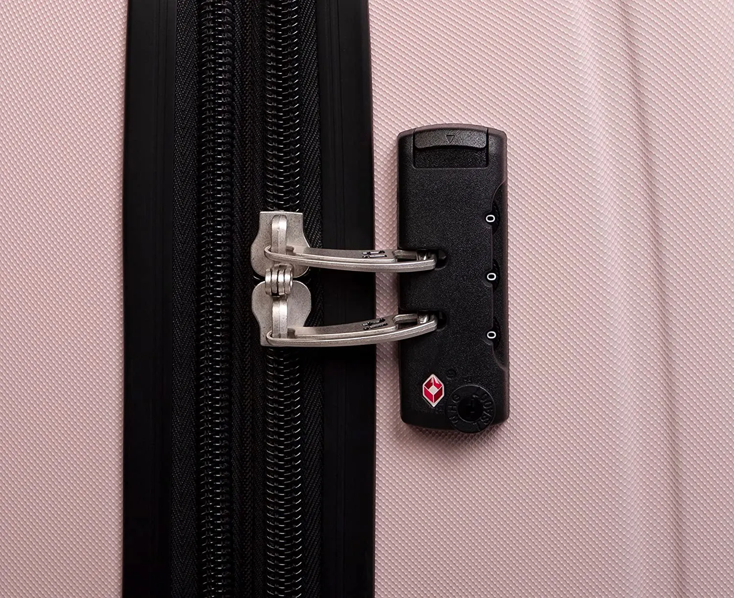 IT Luggage Fashionista (Prada Pink)